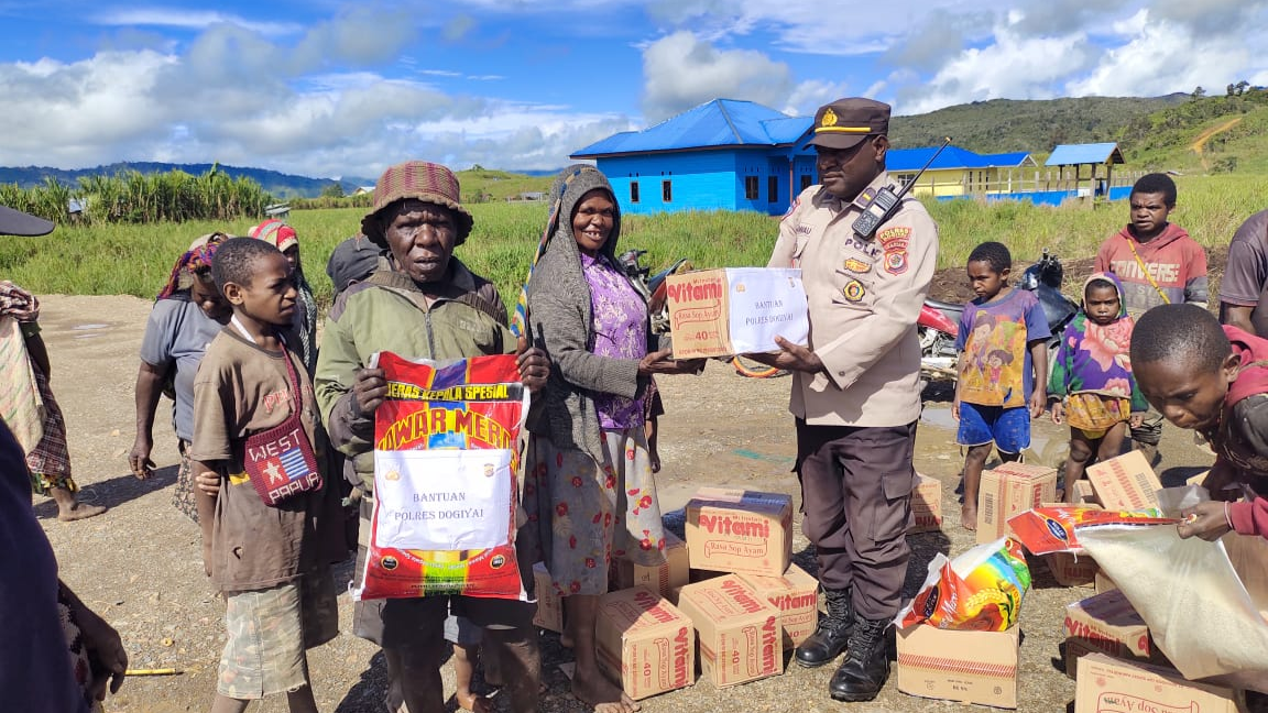 https://tribratanews.papua.polri.go.id/kepedulian-dan-penyerahan-bantuan-sembako-polres-dogiyai-kepada-korban-bencana-alam-banjir